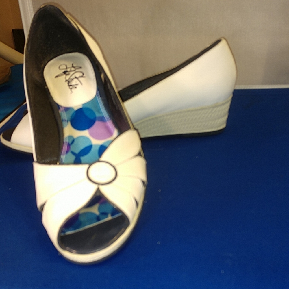 Woman's shoes